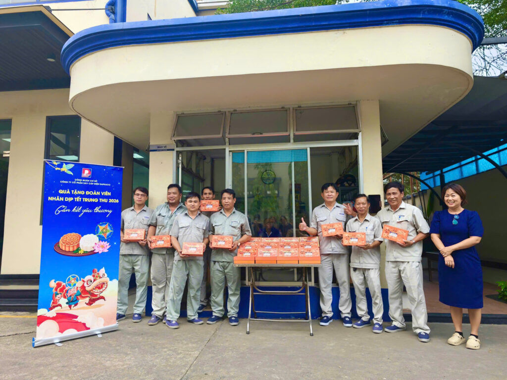HOẠT ĐỘNG TRAO TẶNG QUÀ TRUNG THU NHÂN VIÊN DÂY CÁP ĐIỆN LION